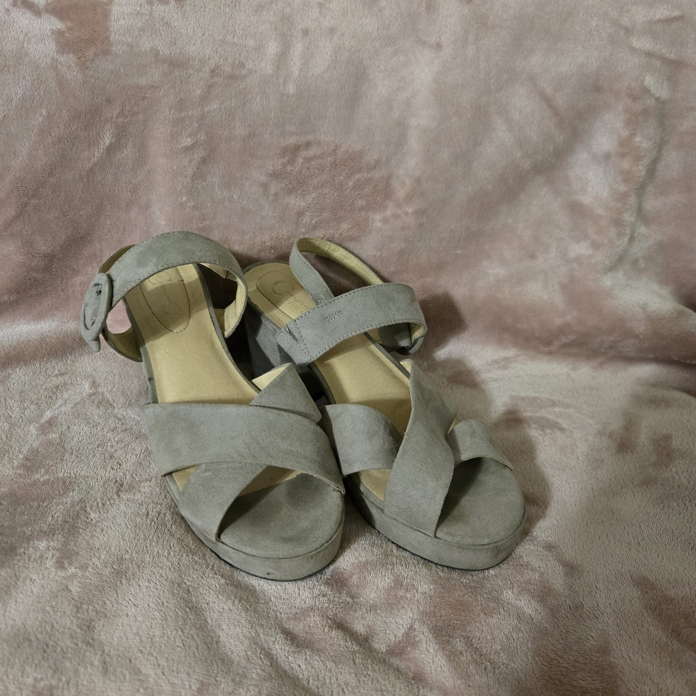Chic Gray Women's Sandals